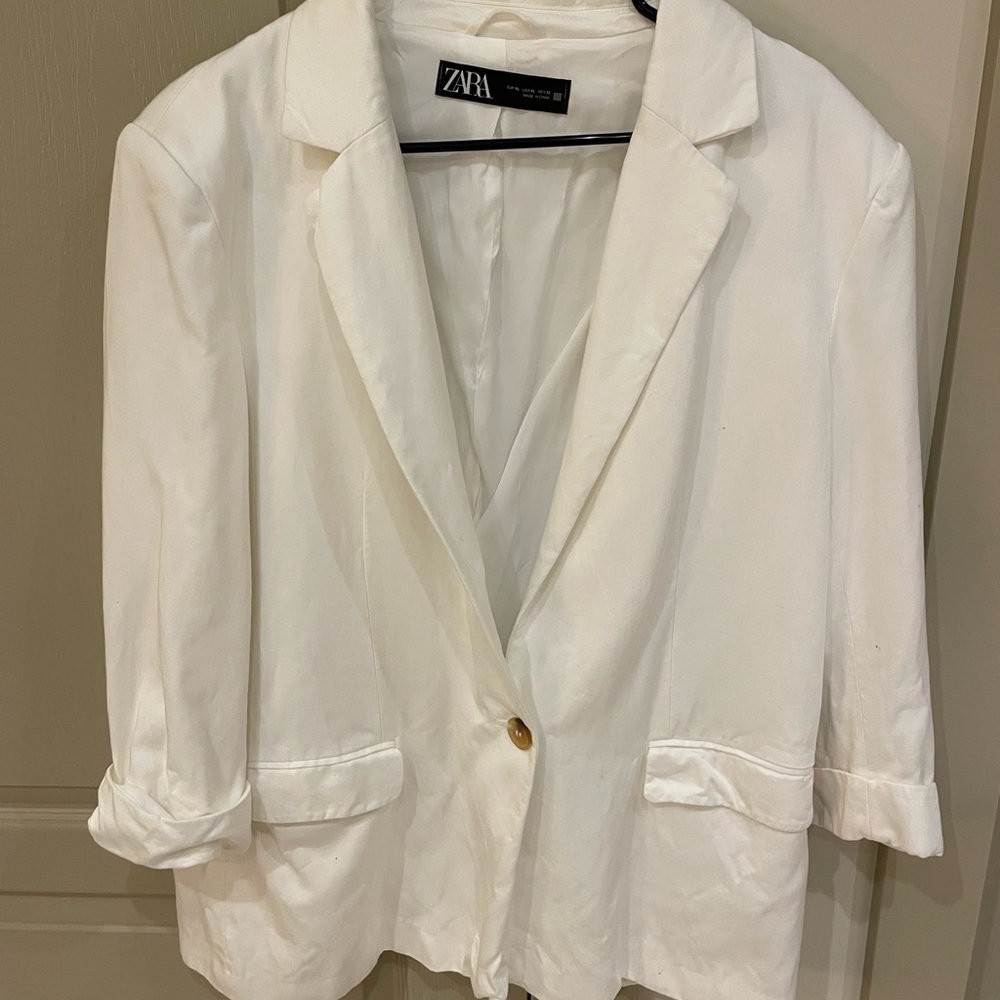 Never Worn Zara White Relaxed Blazer
